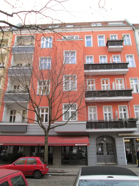 Attraktive Wohnung in zentraler Friedrichshainlage mit 2 Balkonen (WE3)! — photo 1